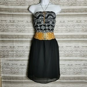 Beautiful Sleeveless Black and White Dress